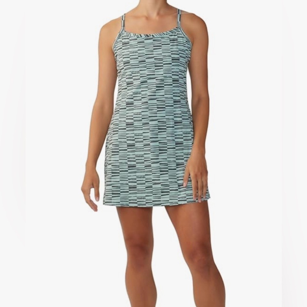 Mountain Hardwear Dynama Dress Built In Shorts SPF 50 Size Large NWT